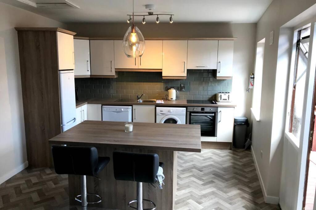 Stylish 3 Bed Apartment With Lough Atalia Views Galway Exterior photo